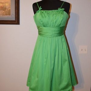 David's Bridal Green knee Dress Size 8 Elegant